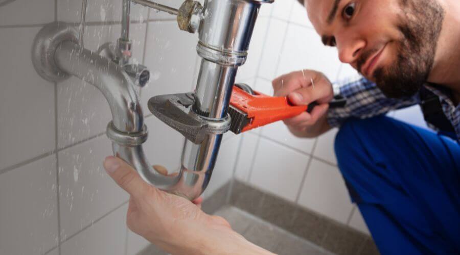 Expert burst pipe repair services in Bishop Hill, IL